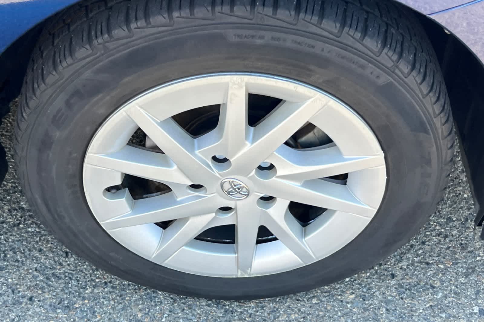 Thumbnail: 2013 Toyota Prius v - 12