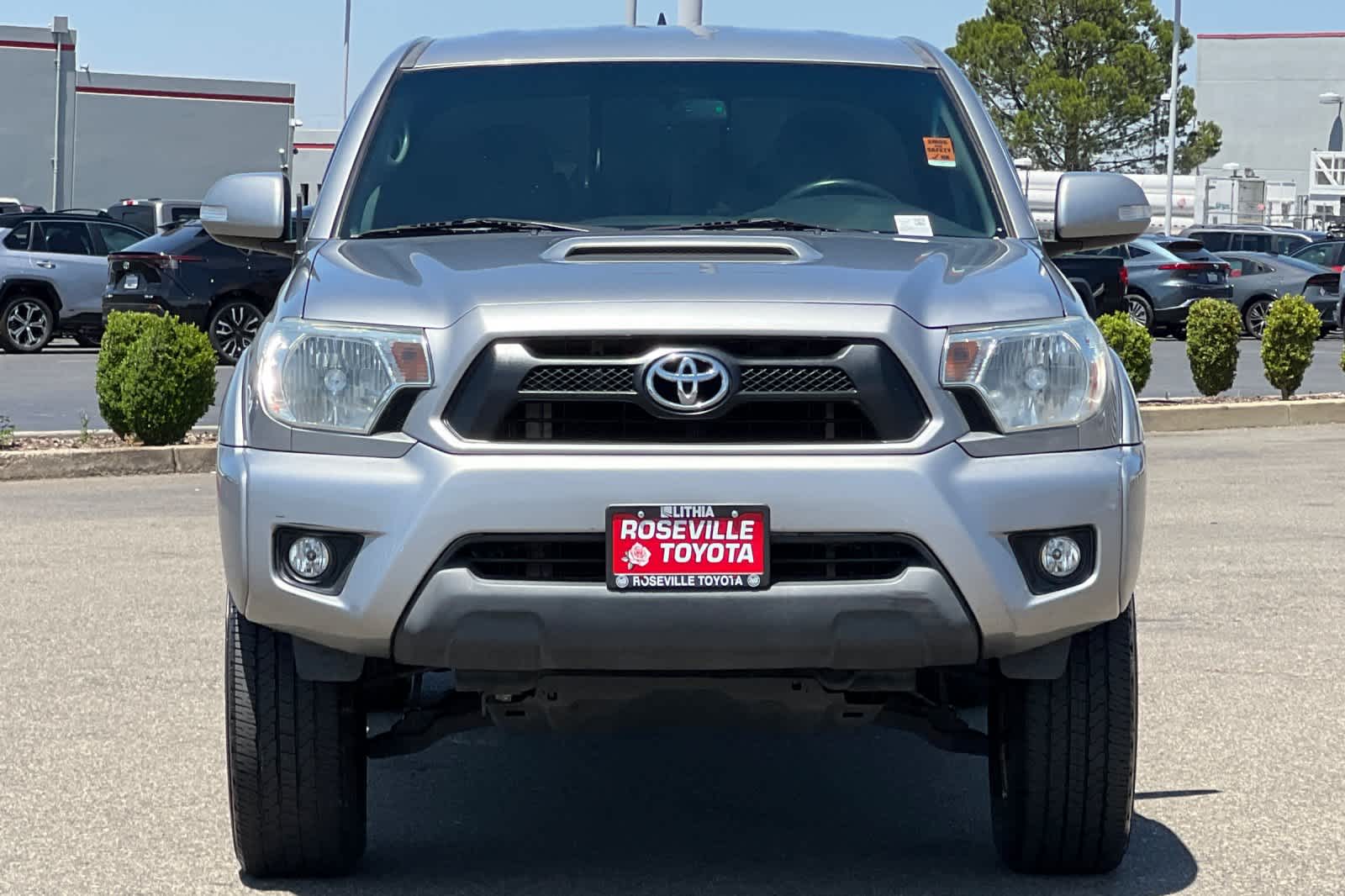 Thumbnail: 2015 Toyota Tacoma - 9
