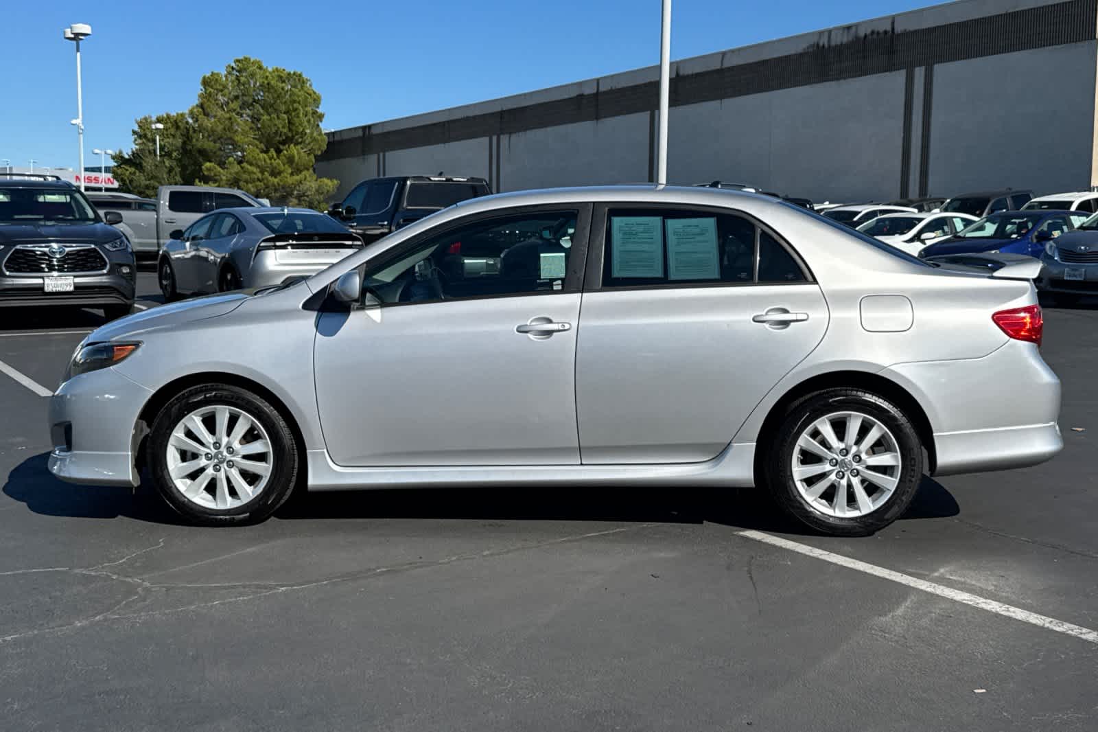 Thumbnail: 2010 Toyota Corolla - 9