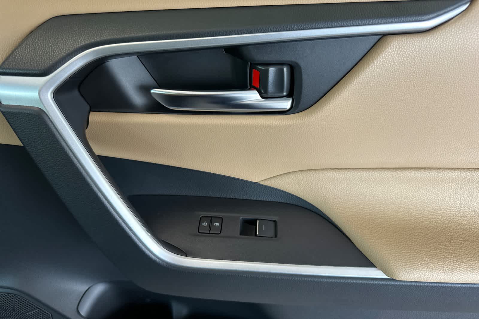 Thumbnail: 2025 Toyota RAV4 - 18