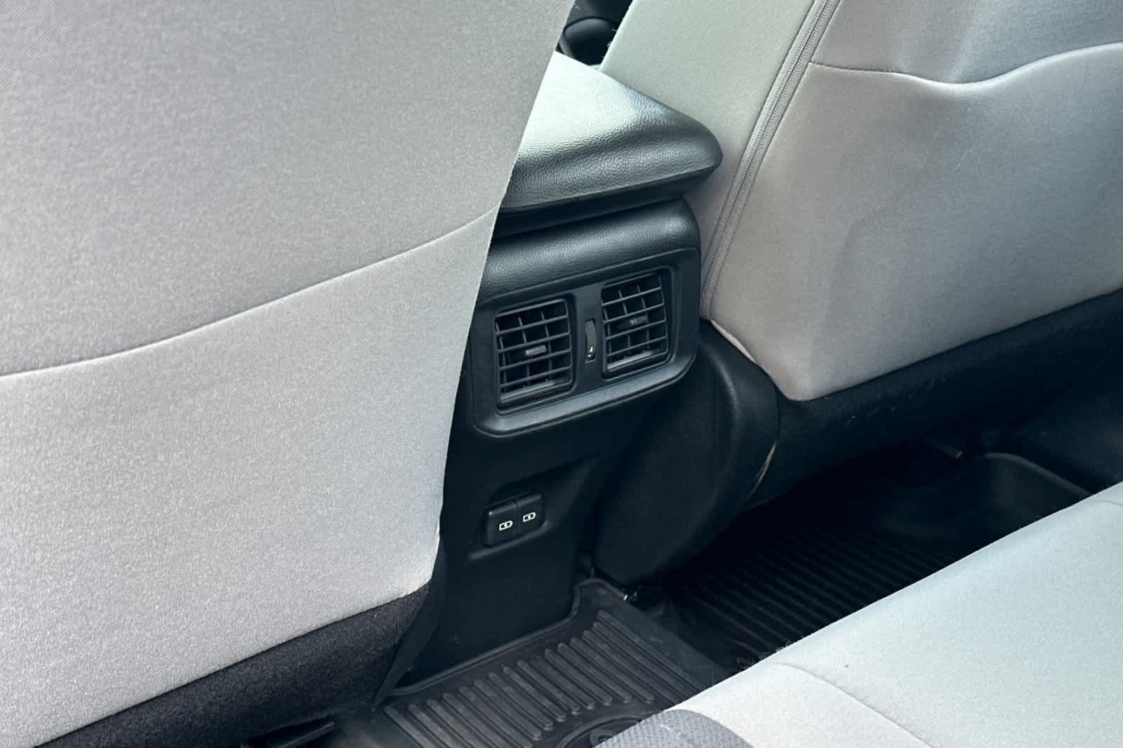 Thumbnail: 2022 Toyota RAV4 - 14