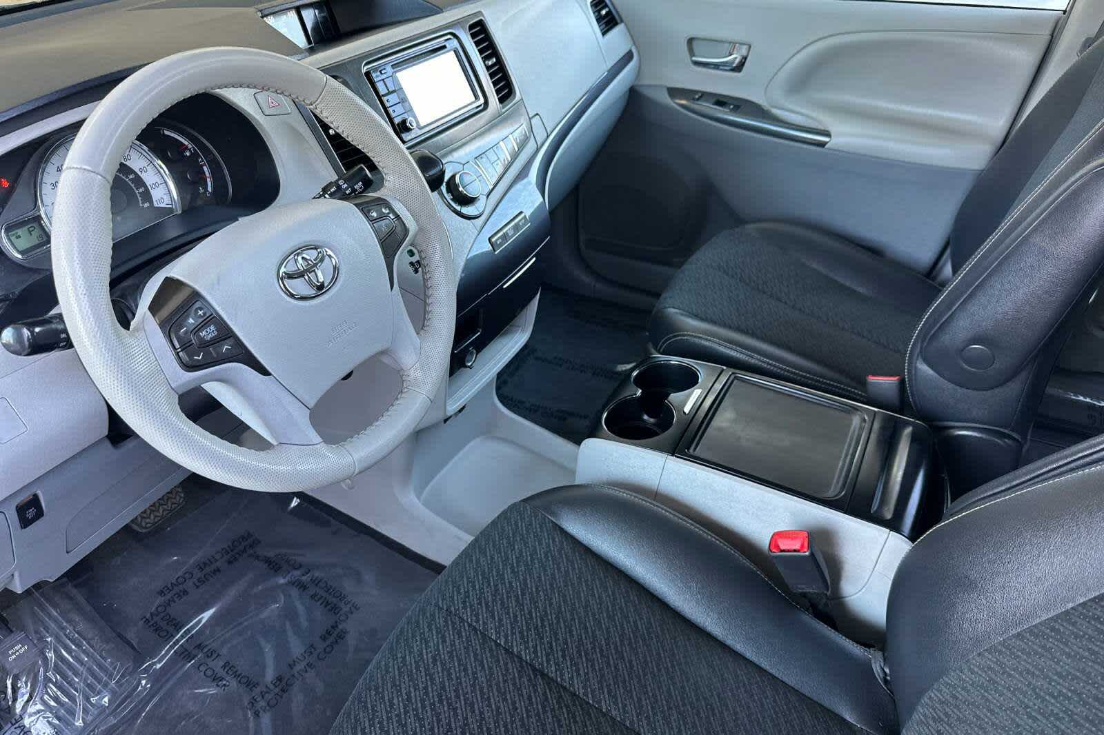 Thumbnail: 2014 Toyota Sienna - 11
