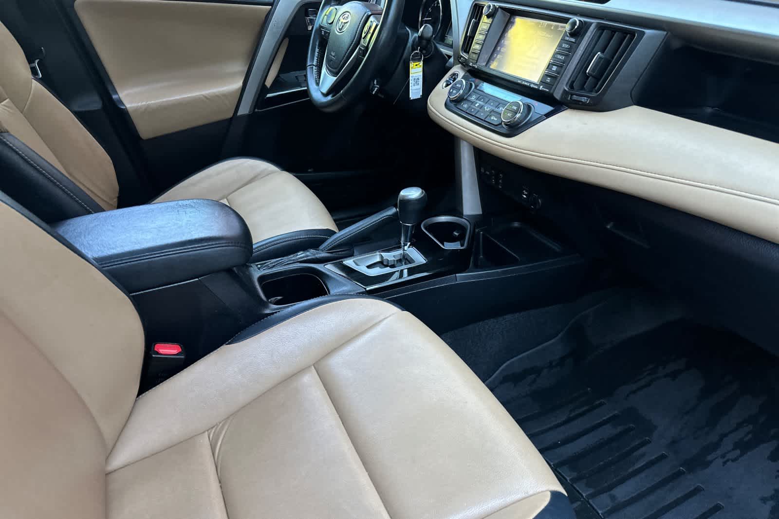 Thumbnail: 2016 Toyota RAV4 - 17