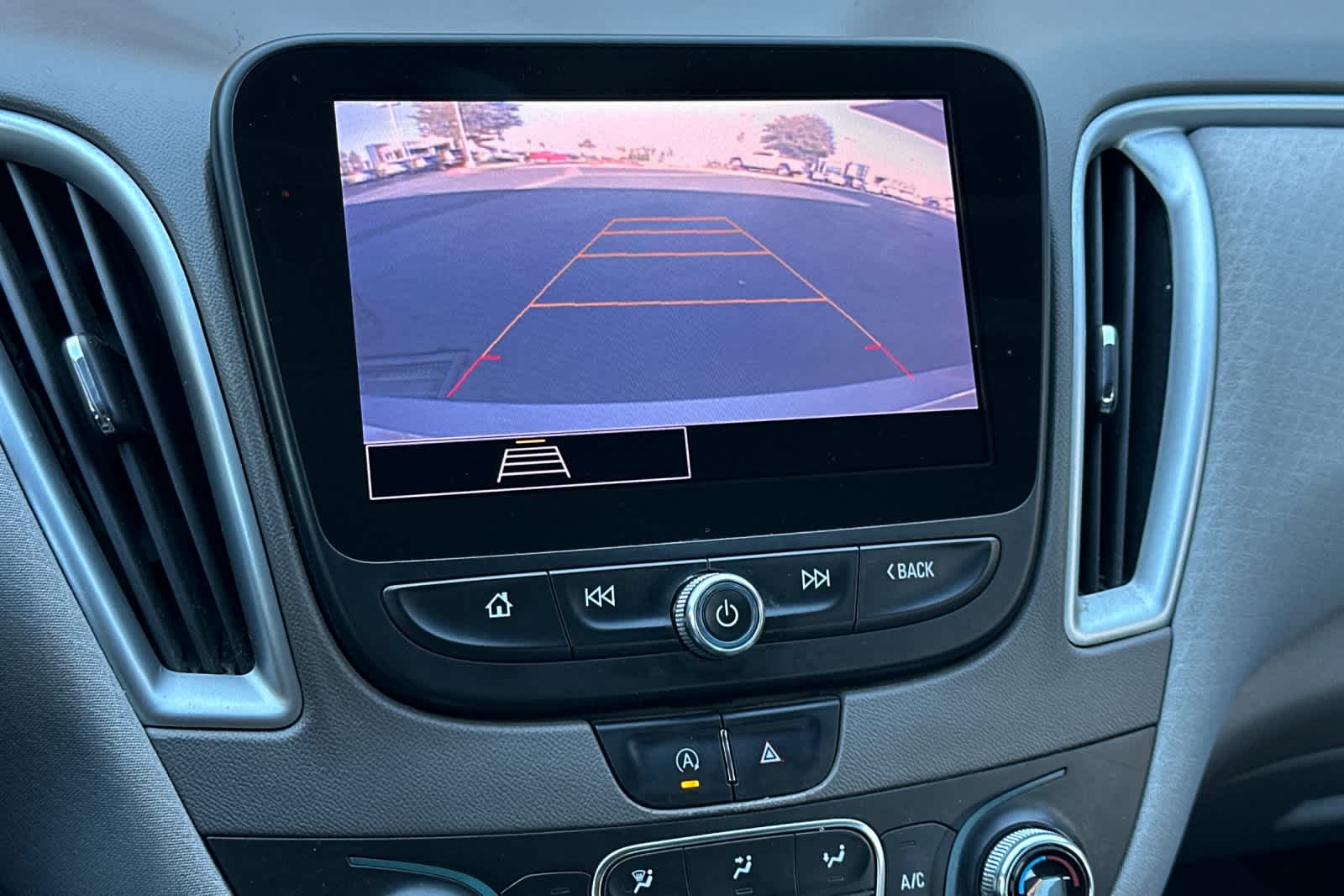 Thumbnail: 2022 Chevrolet Malibu - 20