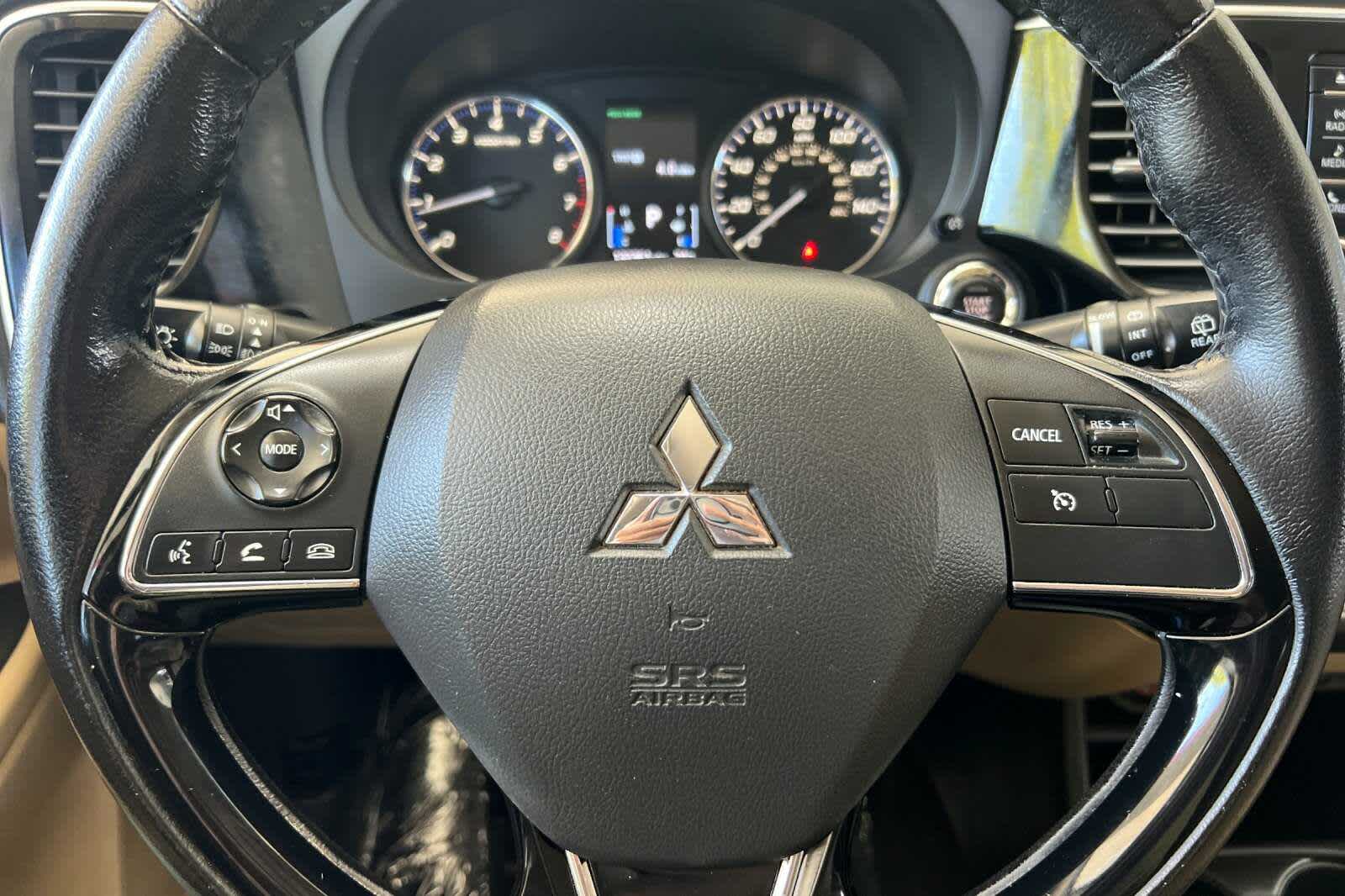 Thumbnail: 2016 Mitsubishi Outlander - 25