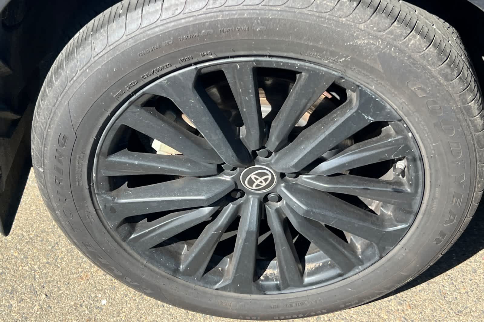 Thumbnail: 2023 Toyota Highlander - 14