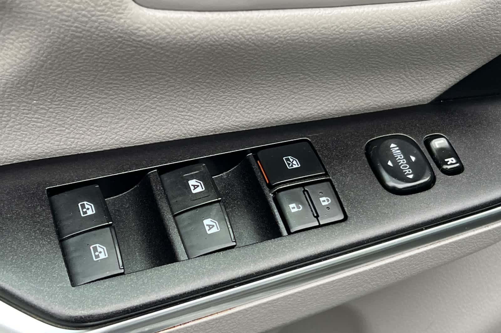 Thumbnail: 2016 Toyota Camry - 13