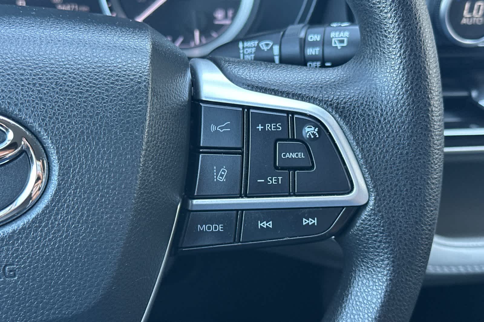 Thumbnail: 2023 Toyota Highlander - 28