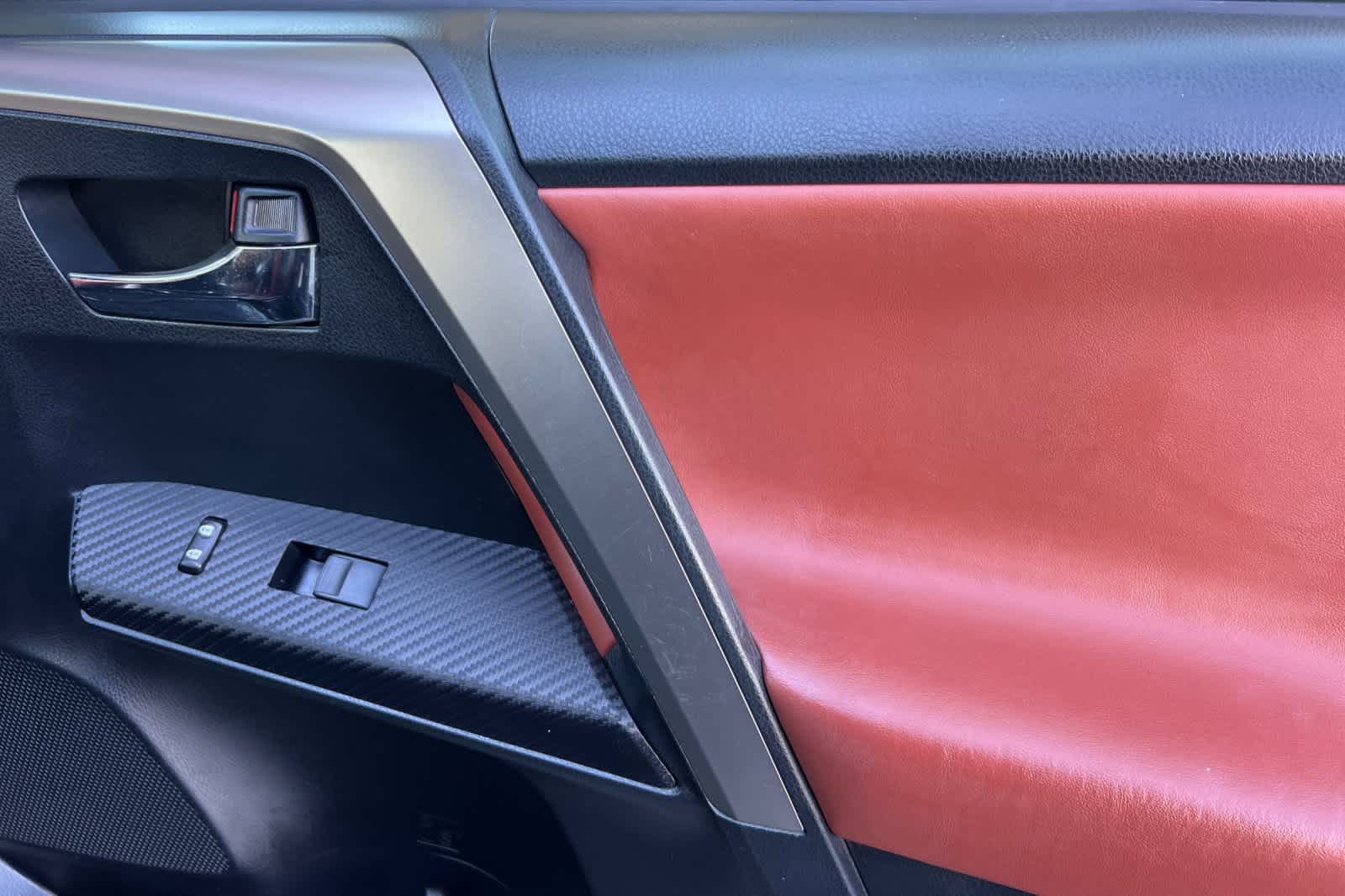 Thumbnail: 2015 Toyota RAV4 - 18