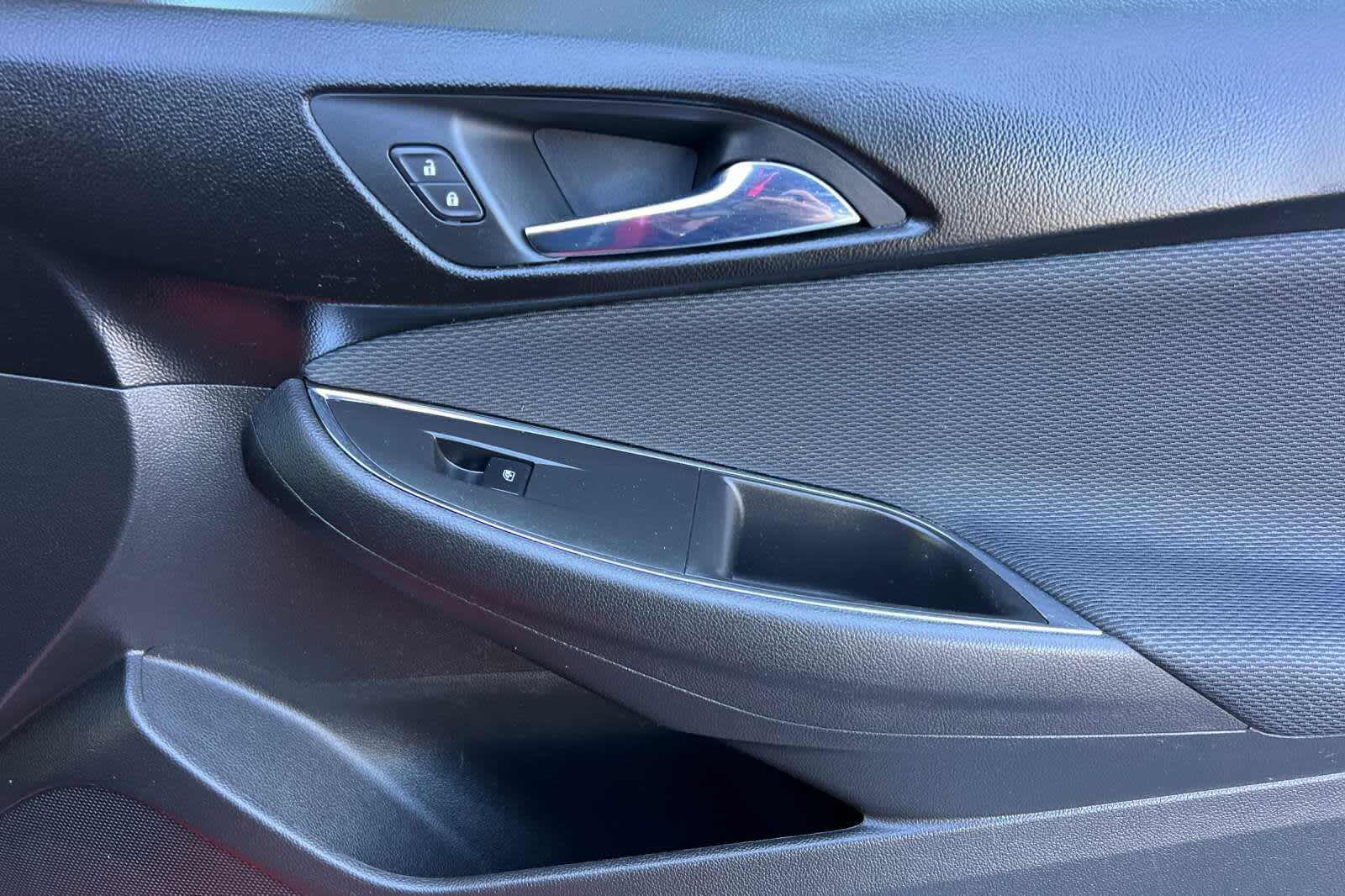 Thumbnail: 2017 Chevrolet Cruze - 17