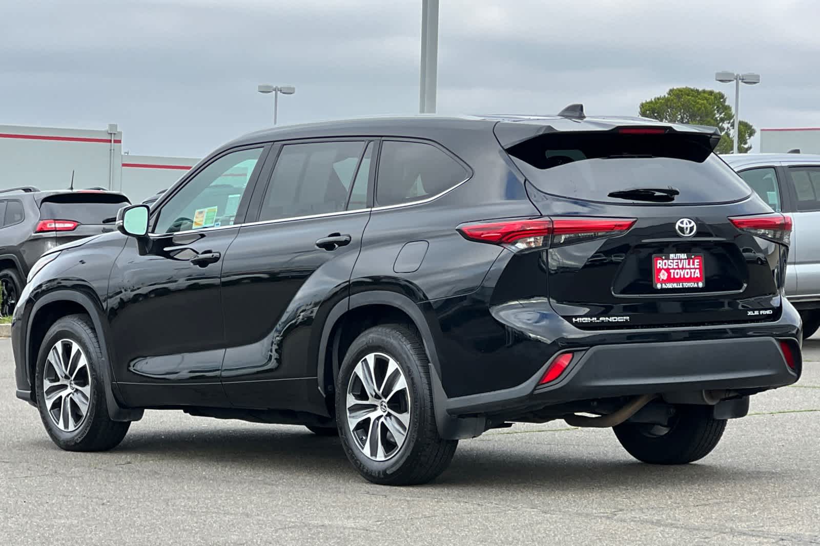 Thumbnail: 2023 Toyota Highlander - 7