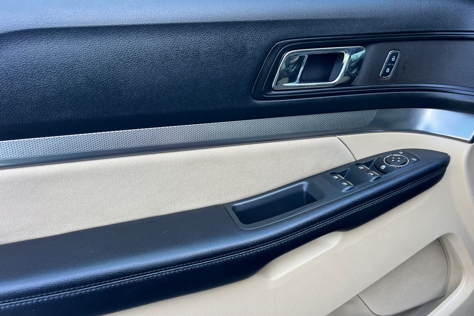 Thumbnail: 2017 Ford Explorer - 12