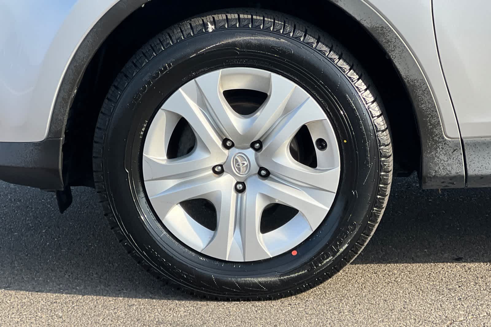 Thumbnail: 2015 Toyota RAV4 - 28