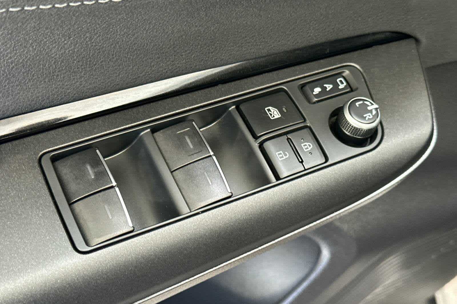 2024 Toyota Venza LE 13