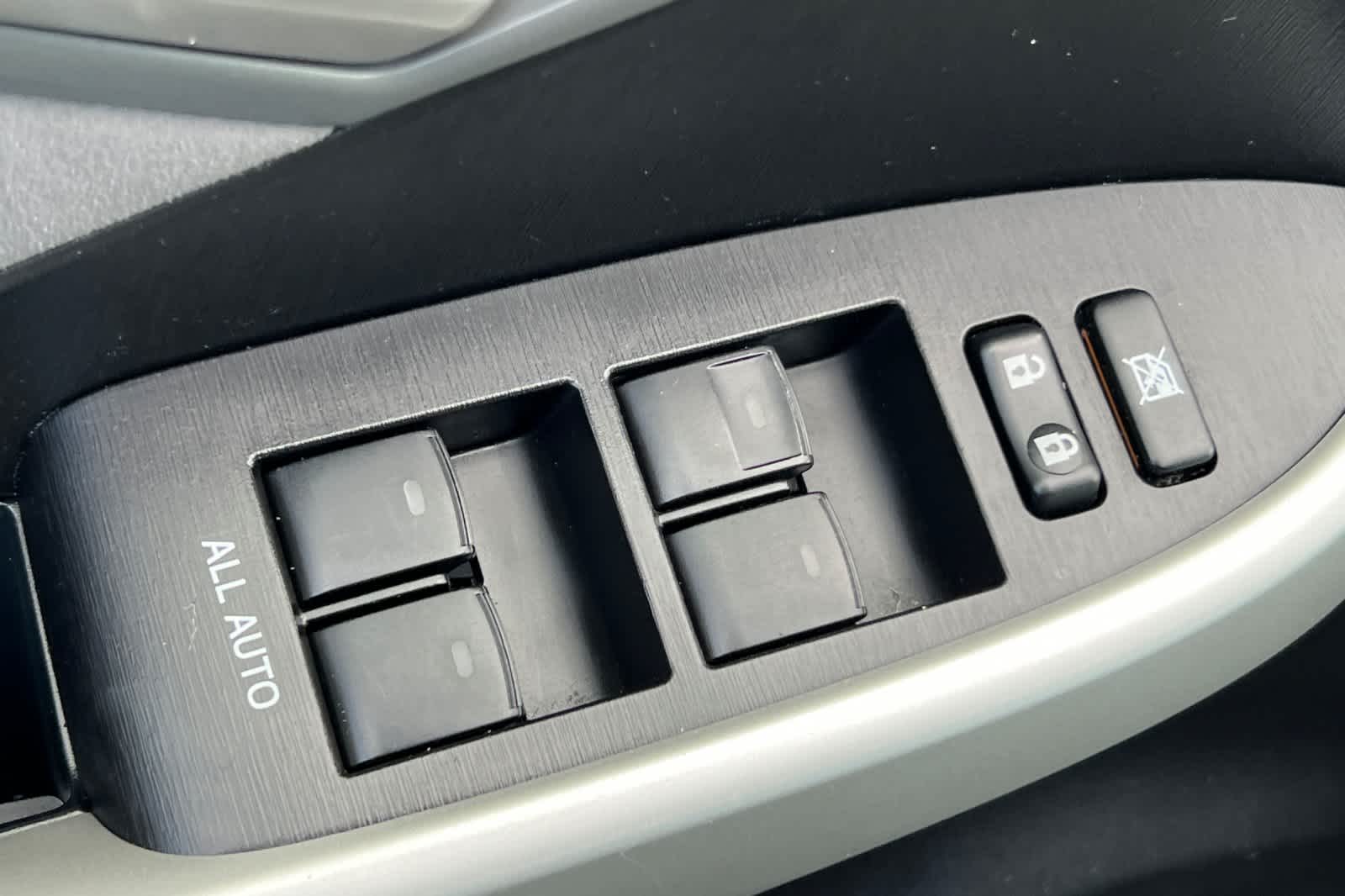 Thumbnail: 2015 Toyota Prius - 13