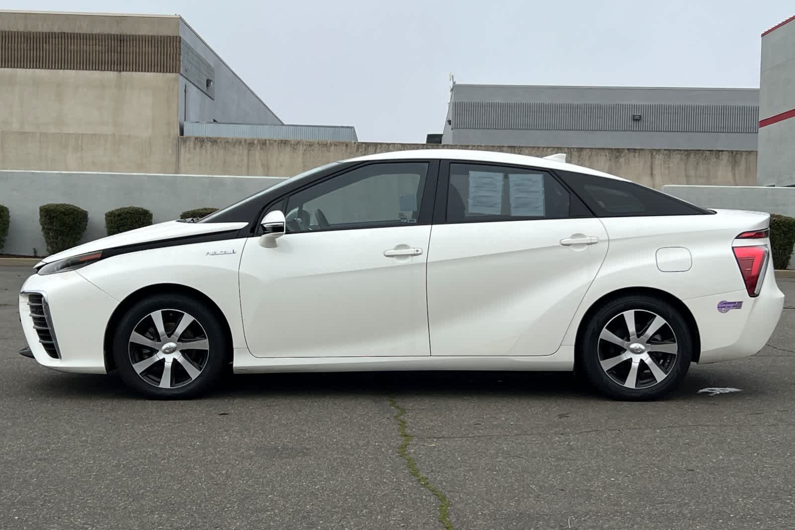 Thumbnail: 2018 Toyota Mirai - 9