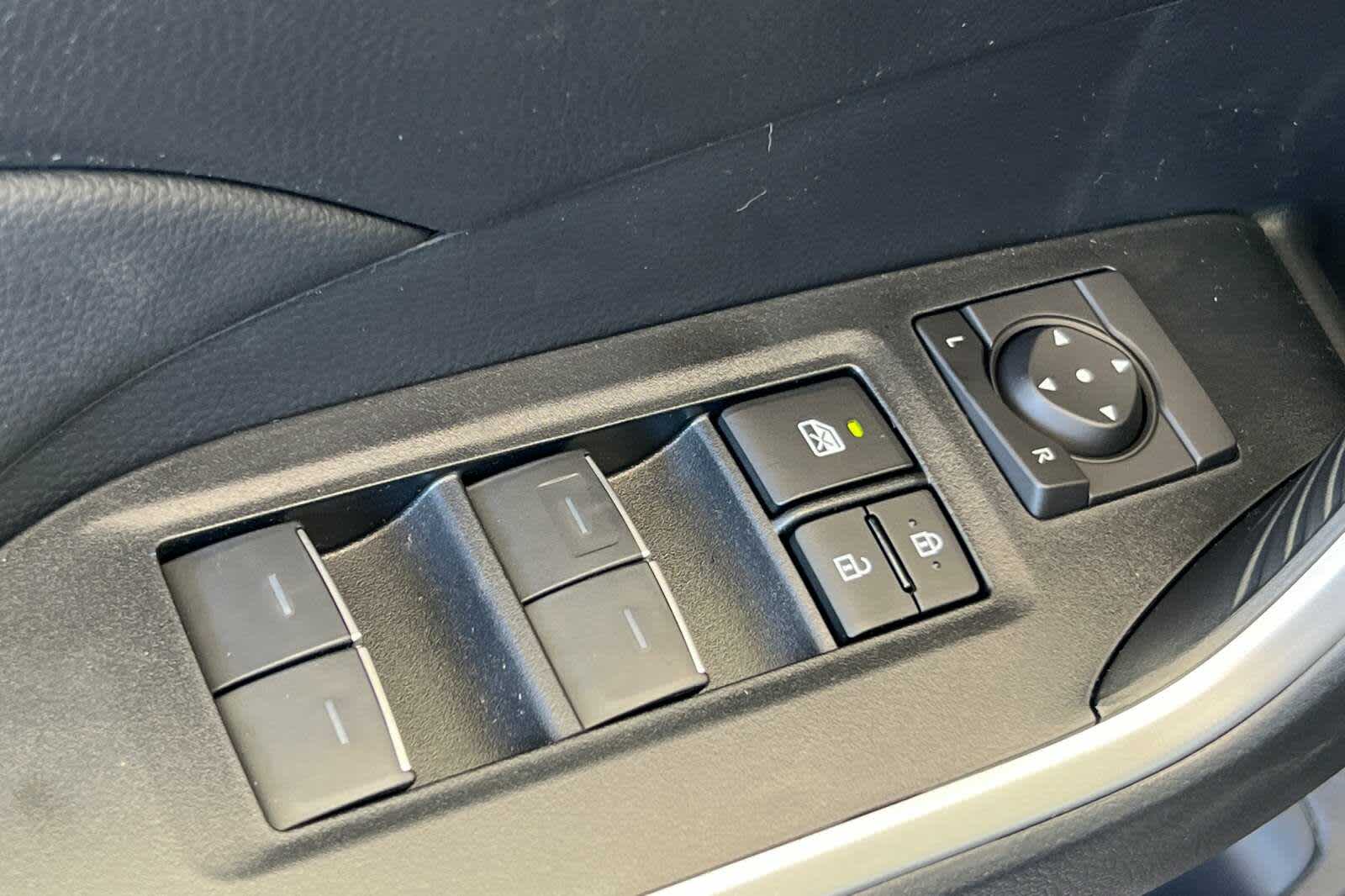 2025 Toyota RAV4 XLE 13