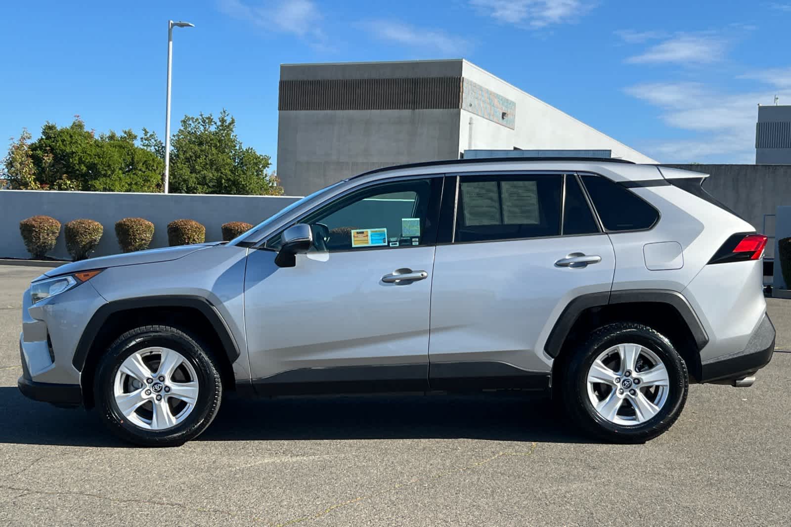 Thumbnail: 2021 Toyota RAV4 - 9