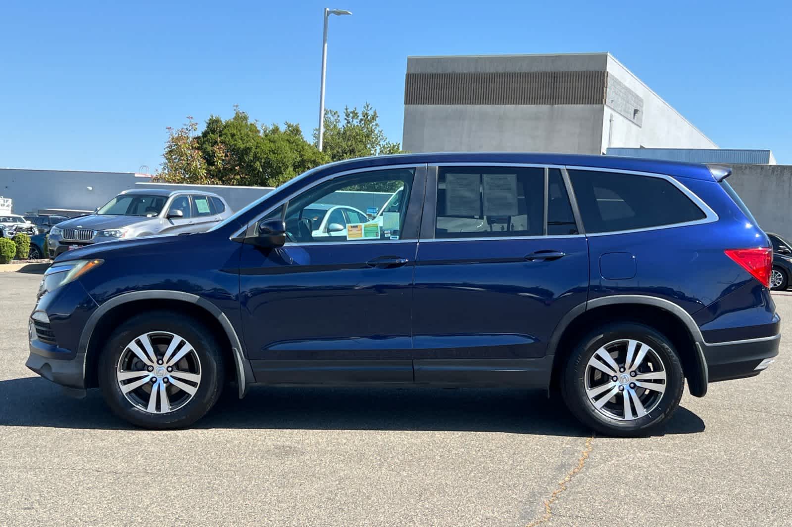 Thumbnail: 2016 Honda Pilot - 9