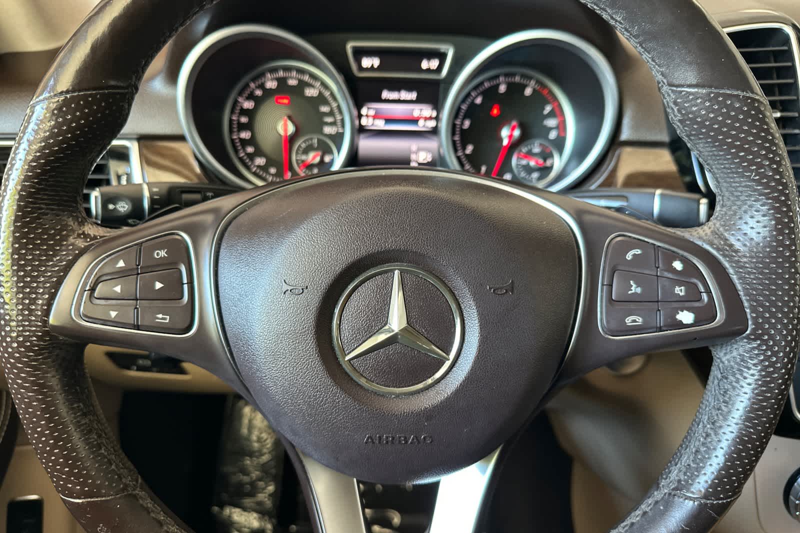 Thumbnail: 2016 Mercedes-Benz GLE - 26