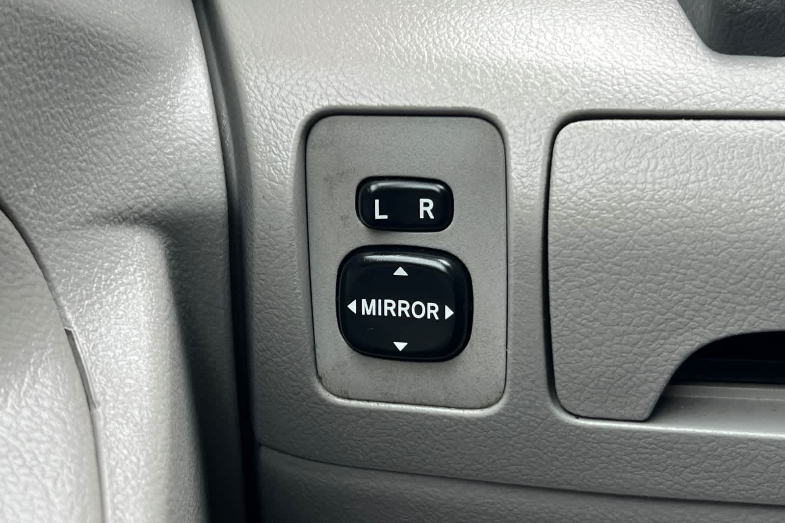 Thumbnail: 2011 Toyota Camry - 27