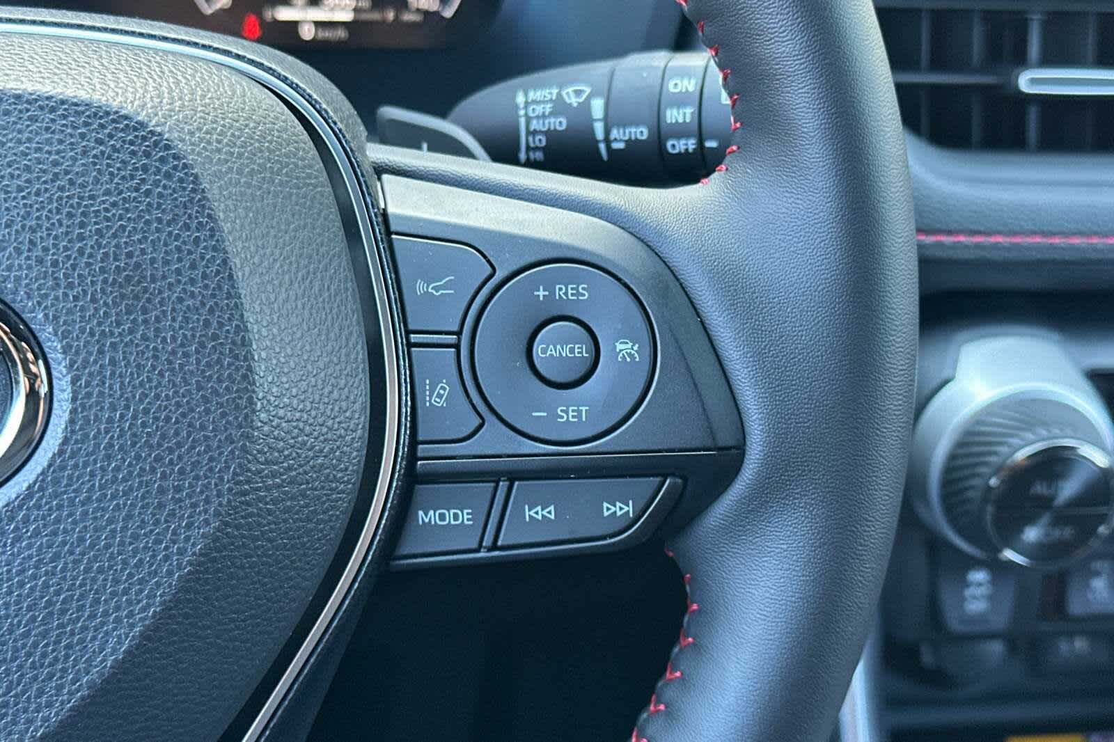 2025 Toyota RAV4 XSE 27