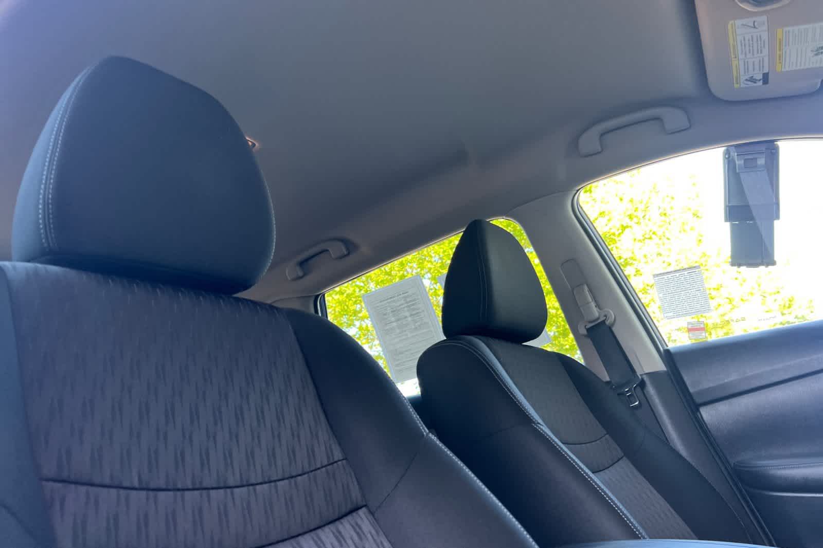 2019 Nissan Rogue SV 18