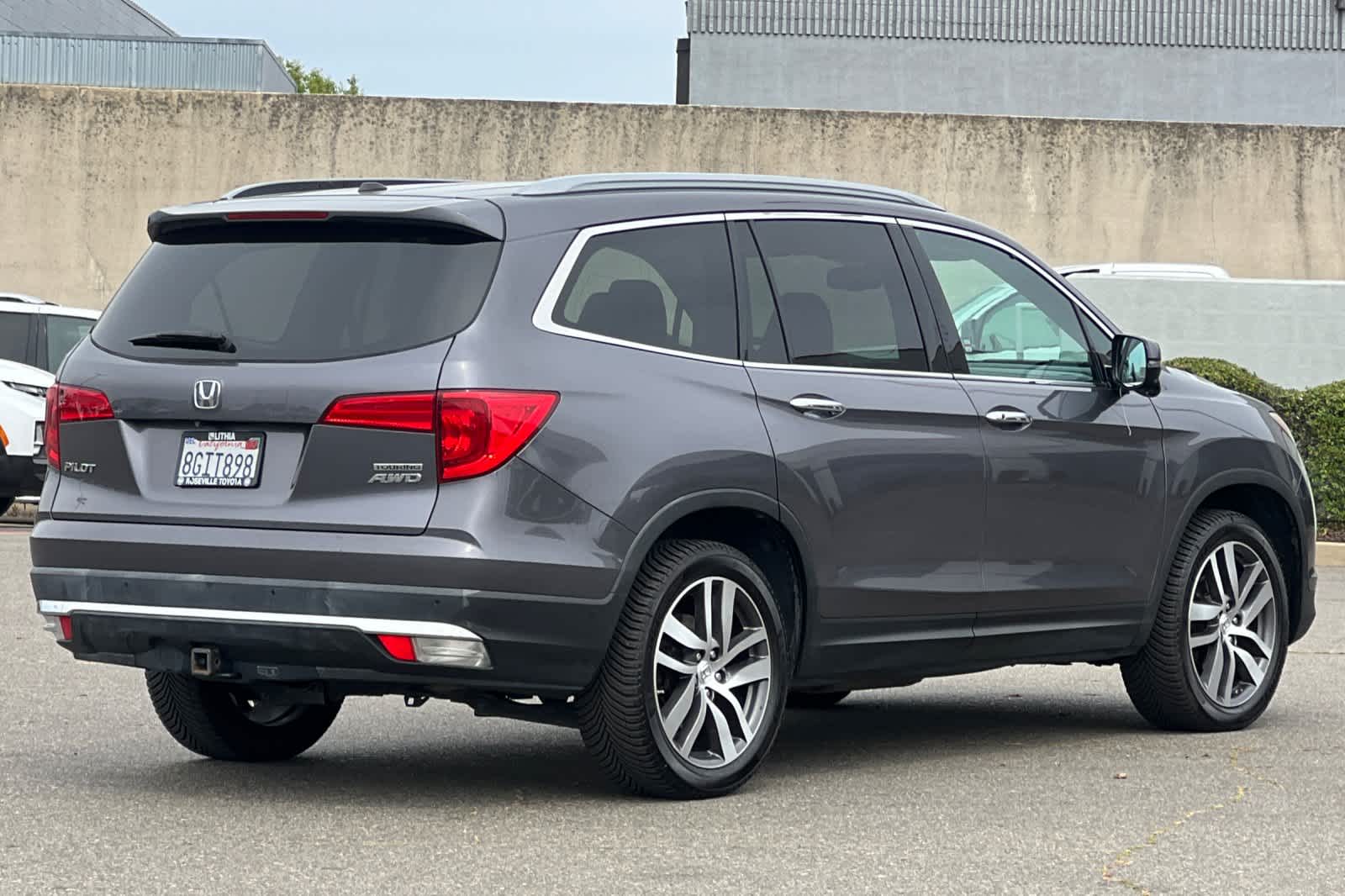 Thumbnail: 2018 Honda Pilot - 2