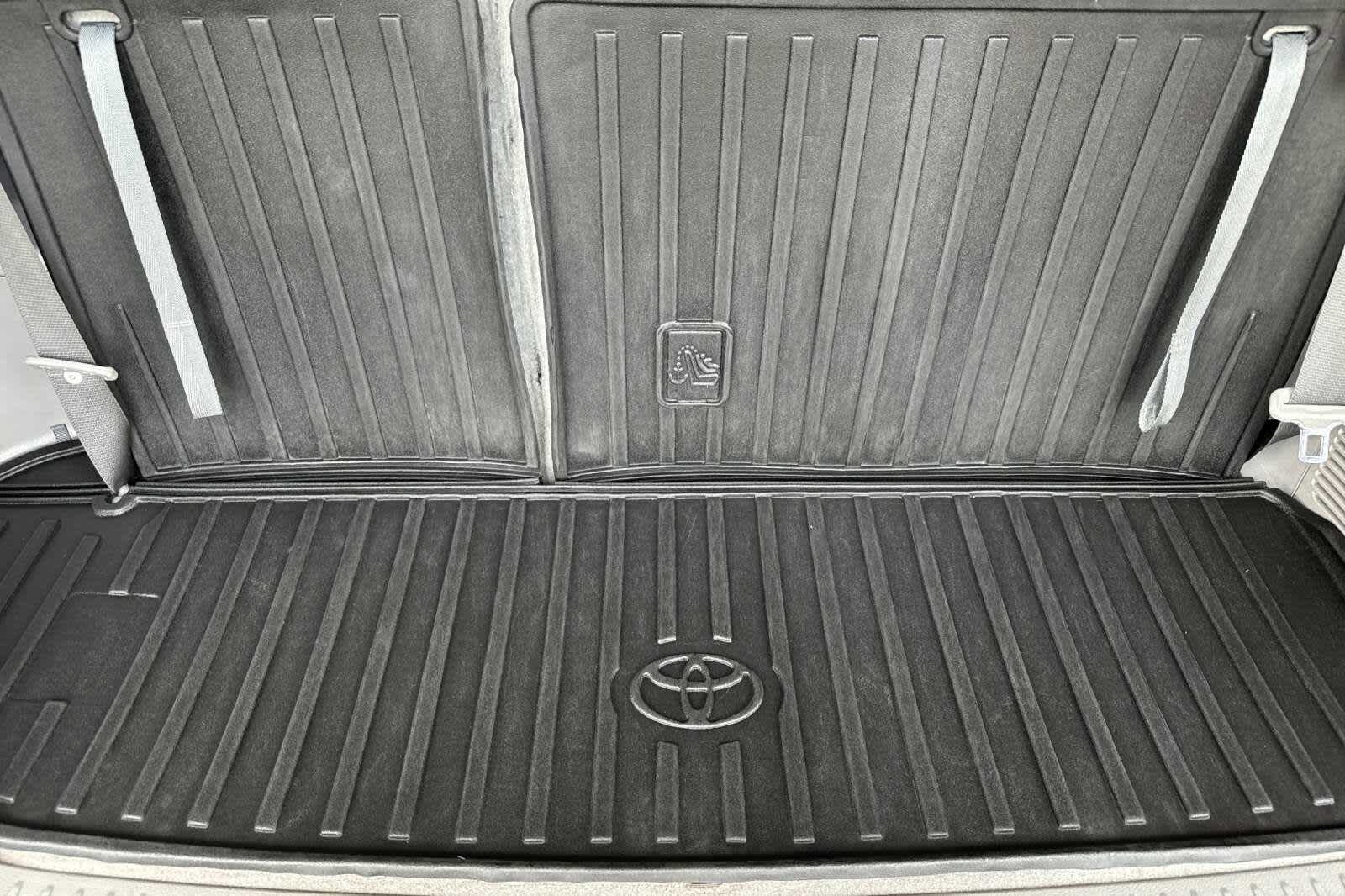 2018 Toyota Highlander LE 17