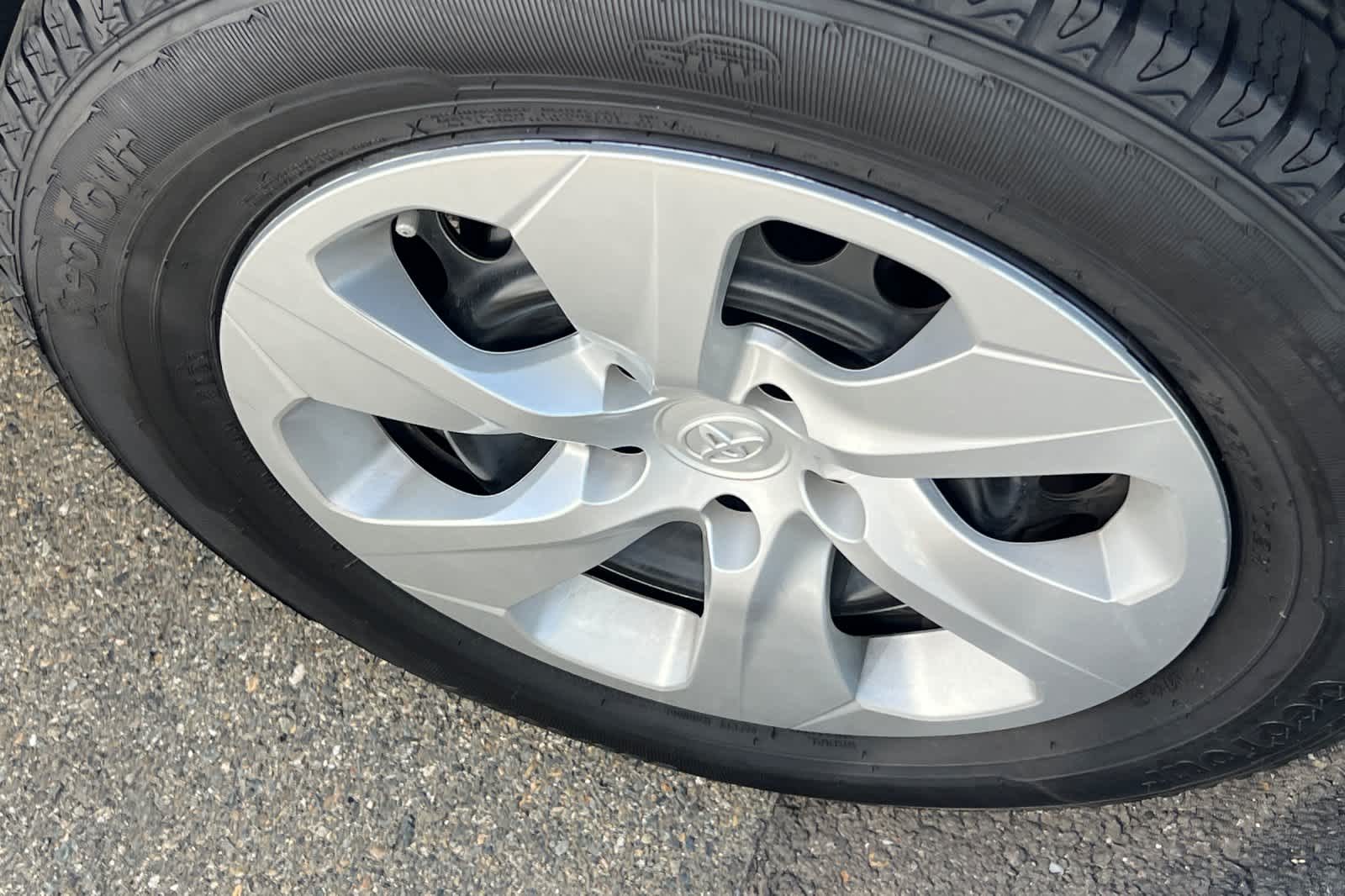 Thumbnail: 2021 Toyota RAV4 - 18