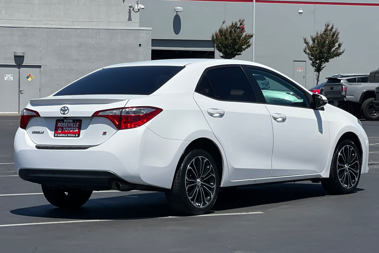 Thumbnail: 2015 Toyota Corolla - 2