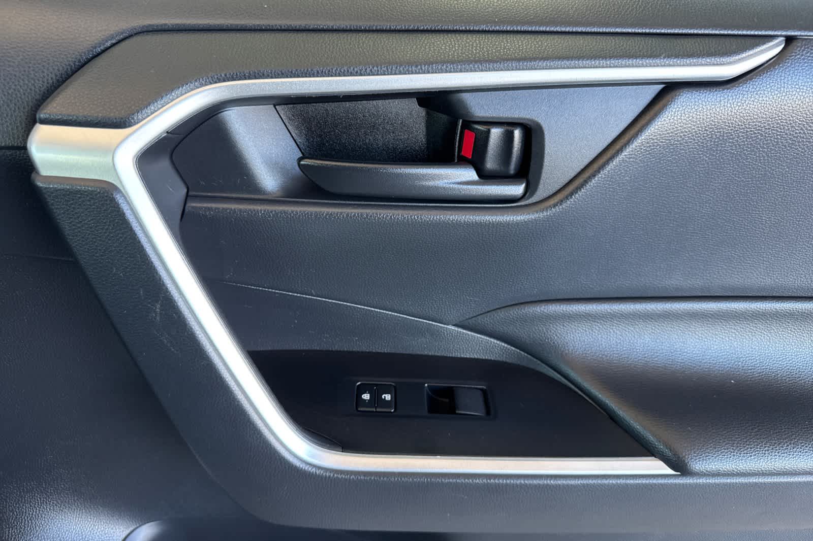 Thumbnail: 2020 Toyota RAV4 - 17