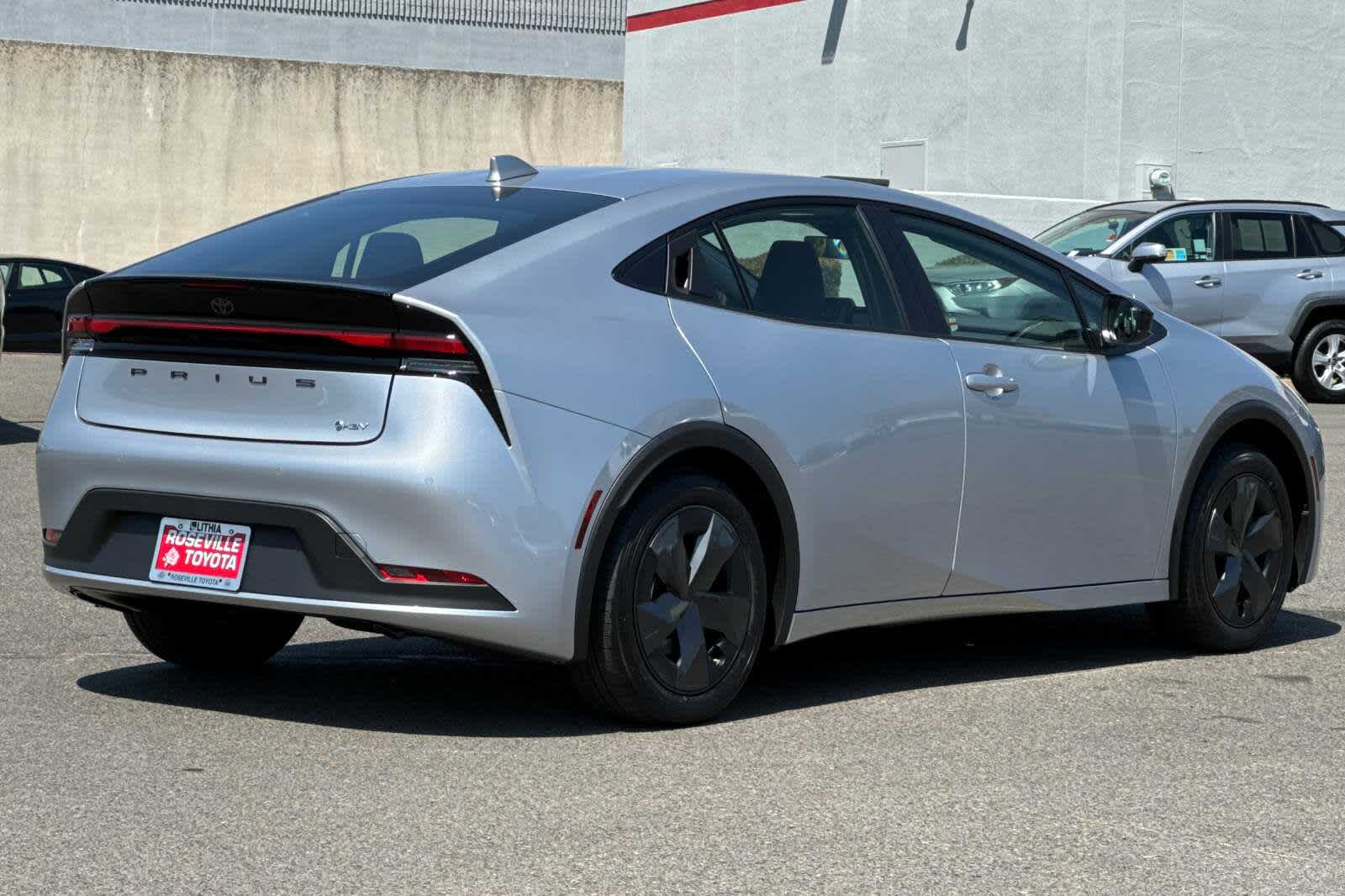 2025 Toyota Prius LE 2