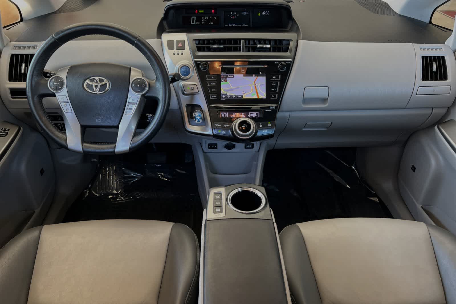 2017 Toyota Prius v Five 3