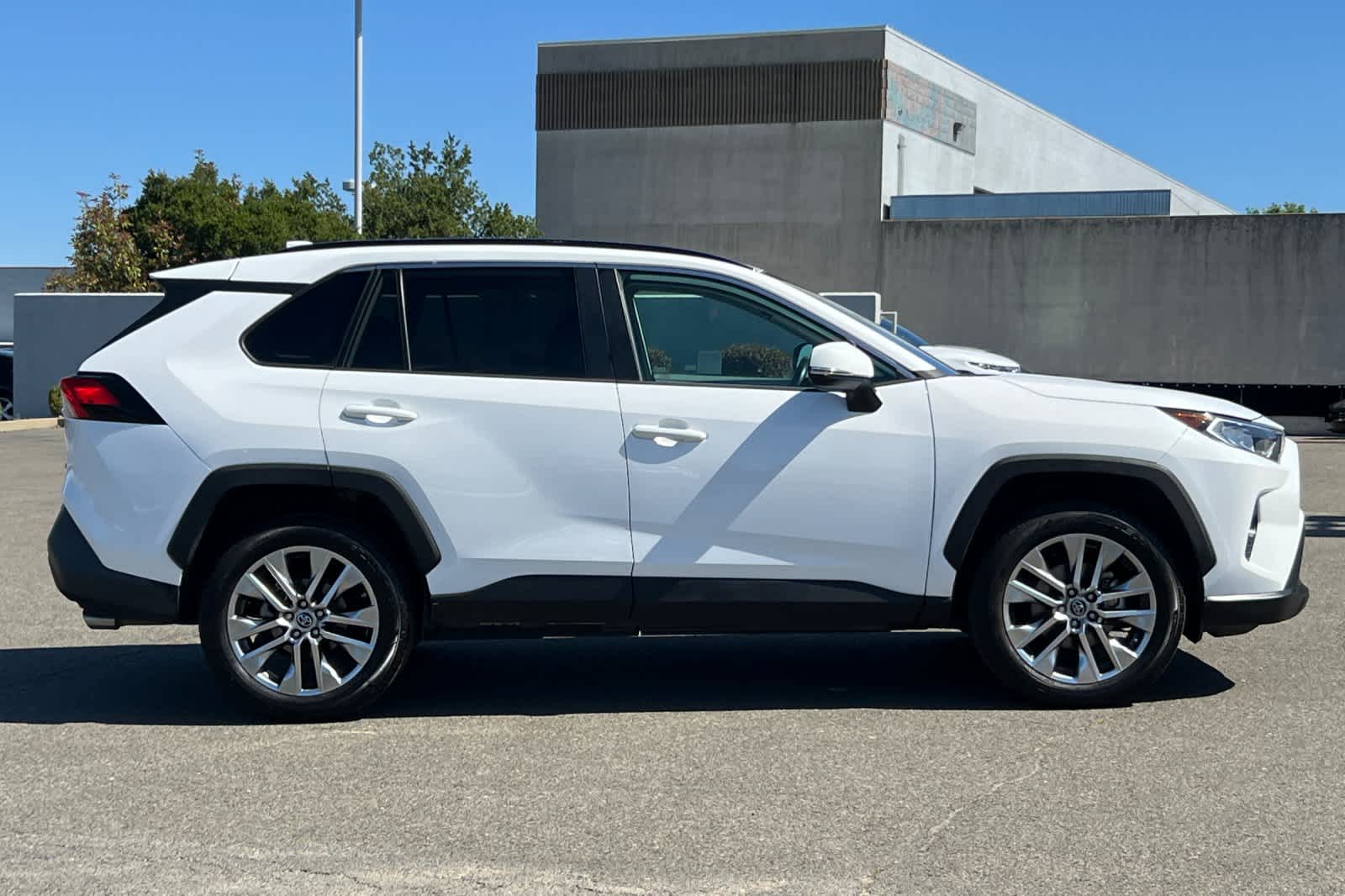 Thumbnail: 2019 Toyota RAV4 - 6
