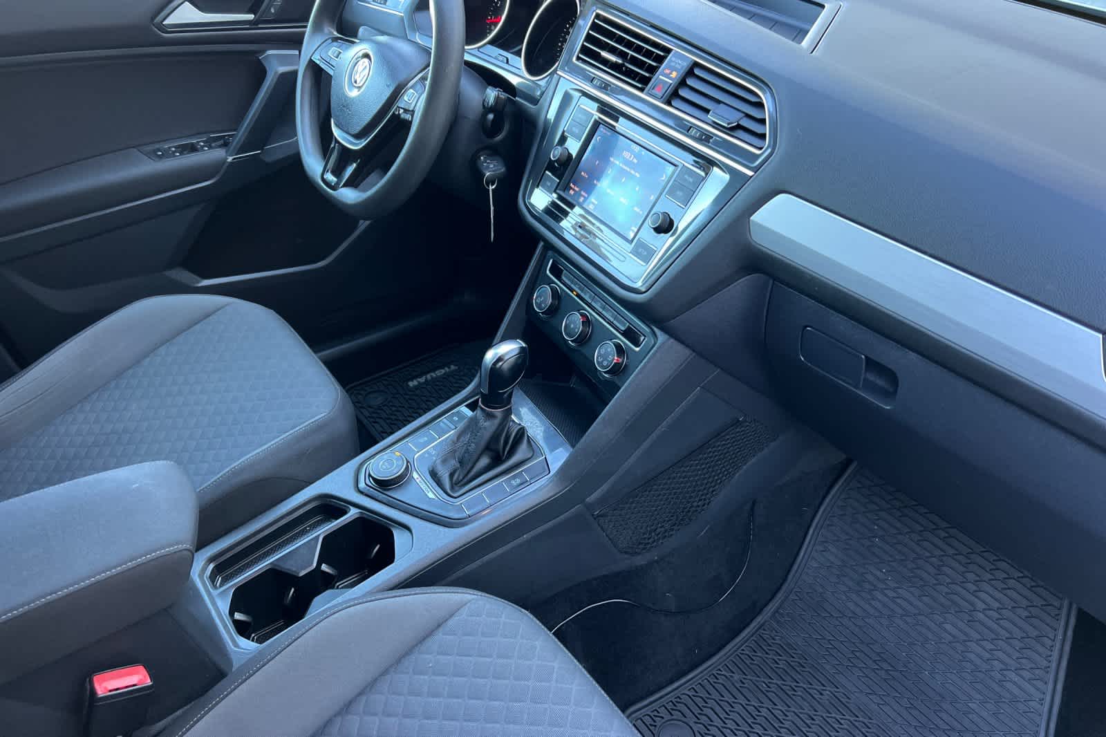 Thumbnail: 2018 Volkswagen Tiguan - 17