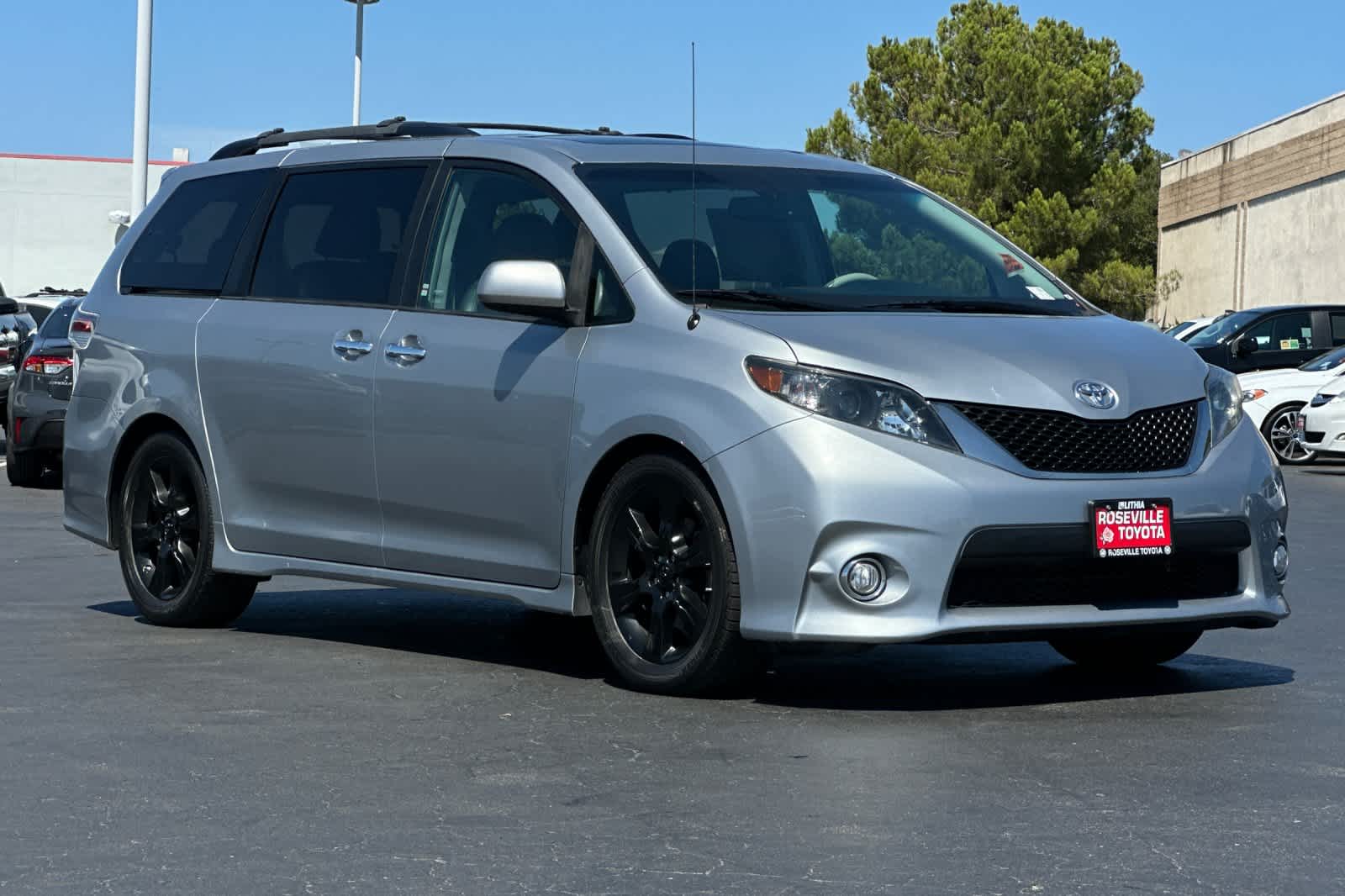Thumbnail: 2014 Toyota Sienna - 5