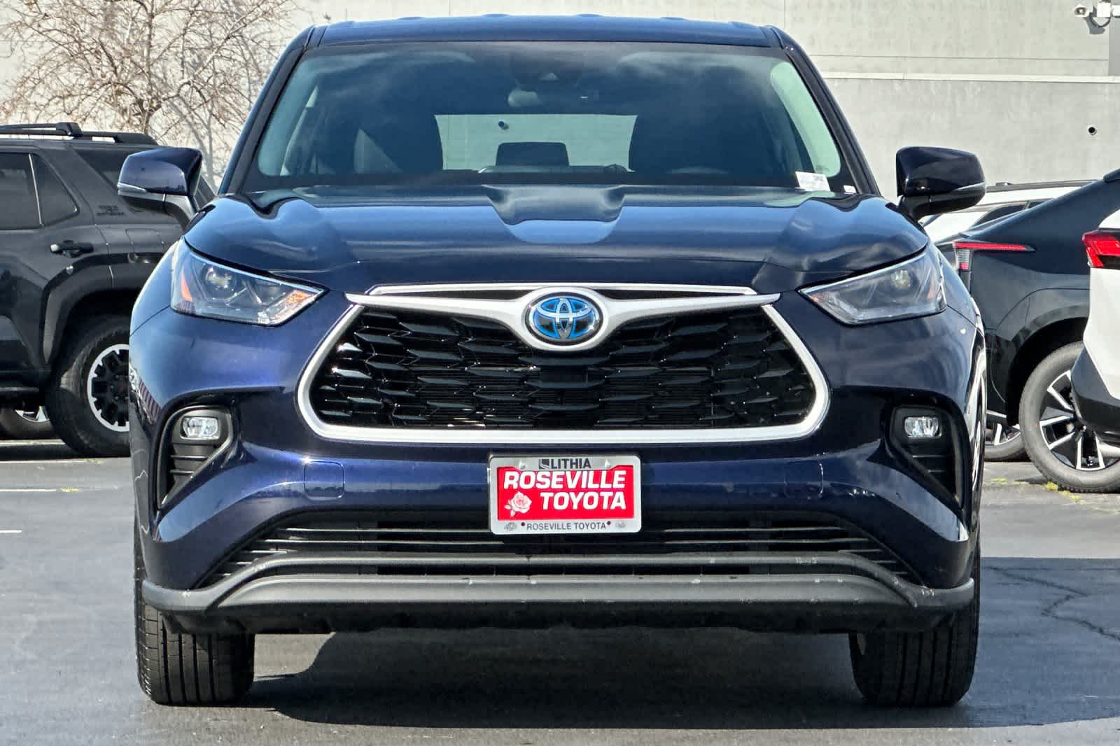 Thumbnail: 2022 Toyota Highlander - 10