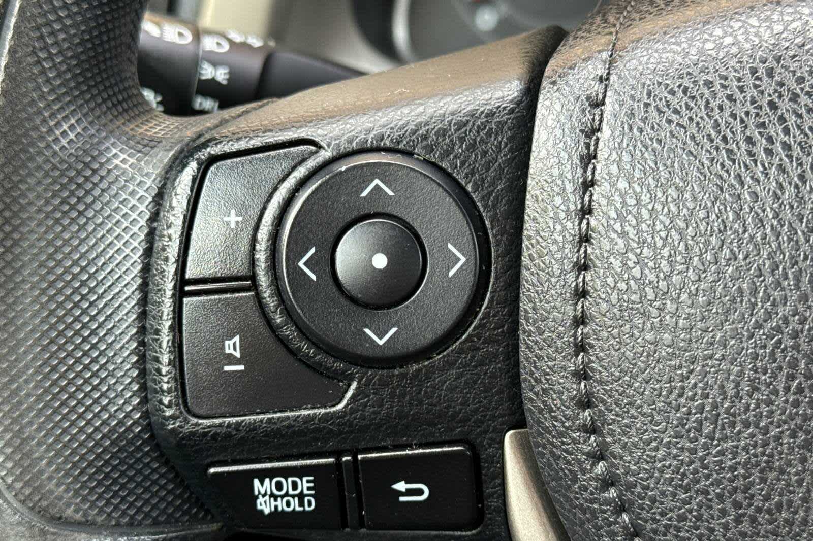 Thumbnail: 2014 Toyota RAV4 - 24
