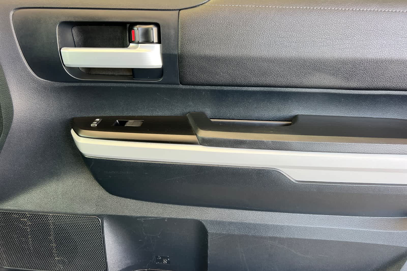 Thumbnail: 2019 Toyota Tundra - 18