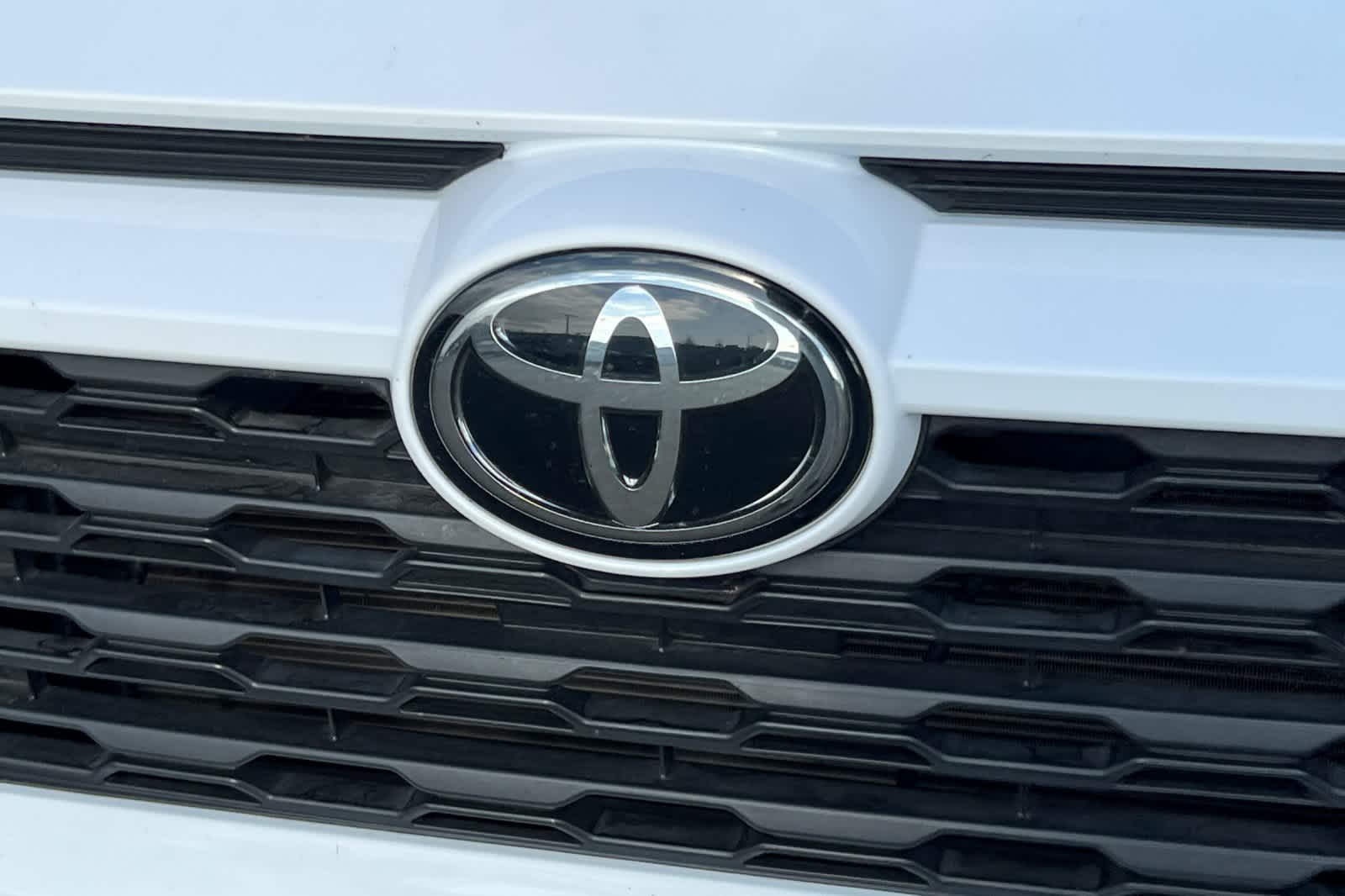 2023 Toyota RAV4 LE 11