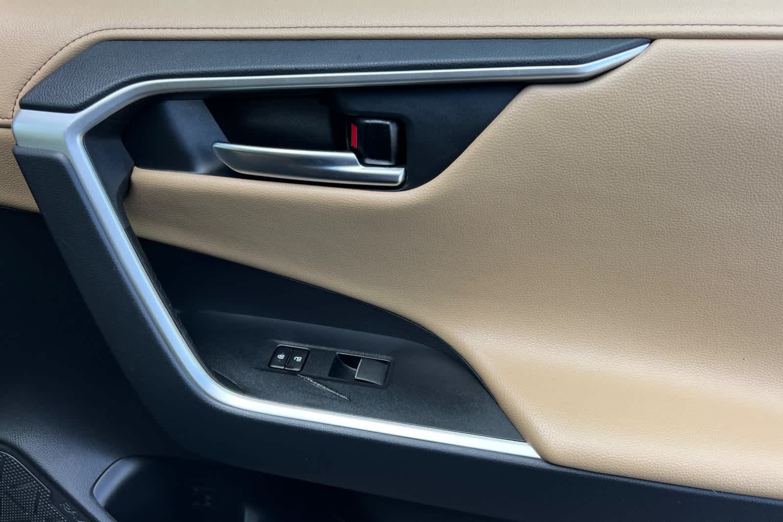 Thumbnail: 2021 Toyota RAV4 - 19