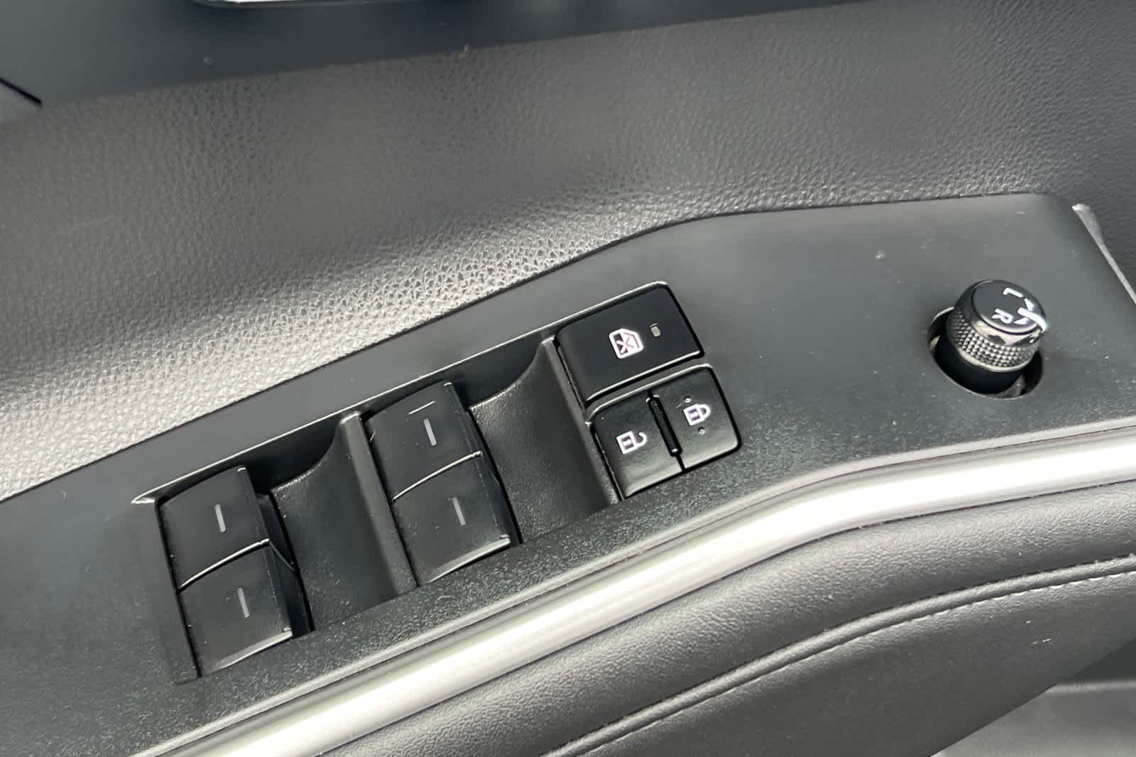 Thumbnail: 2023 Toyota Highlander - 13