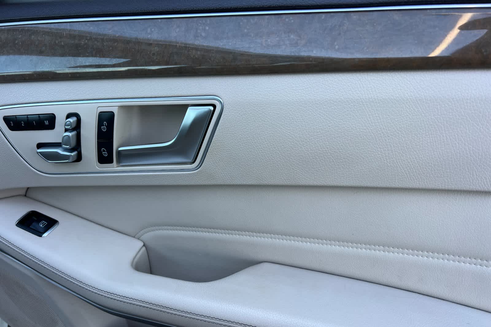 Thumbnail: 2014 Mercedes-Benz E-Class - 18