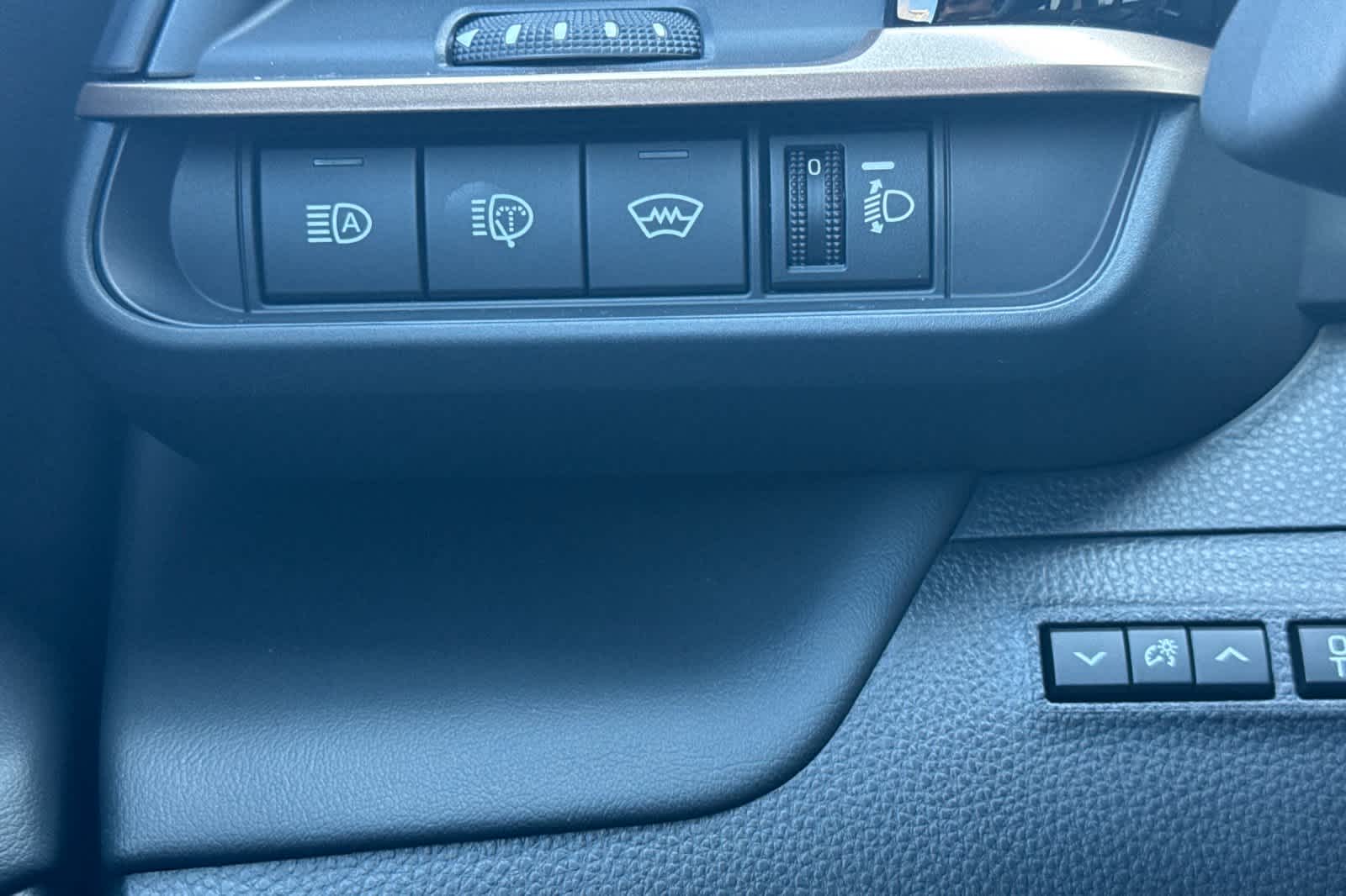 Thumbnail: 2025 Toyota Crown Signia - 29