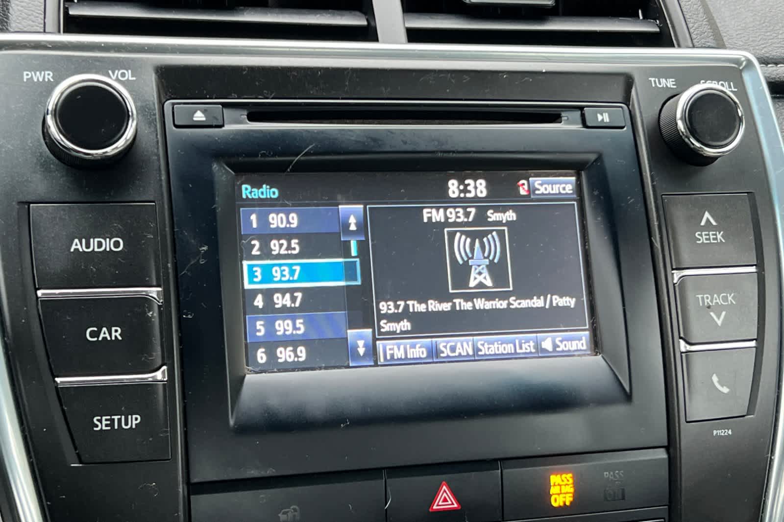 Thumbnail: 2016 Toyota Camry - 18