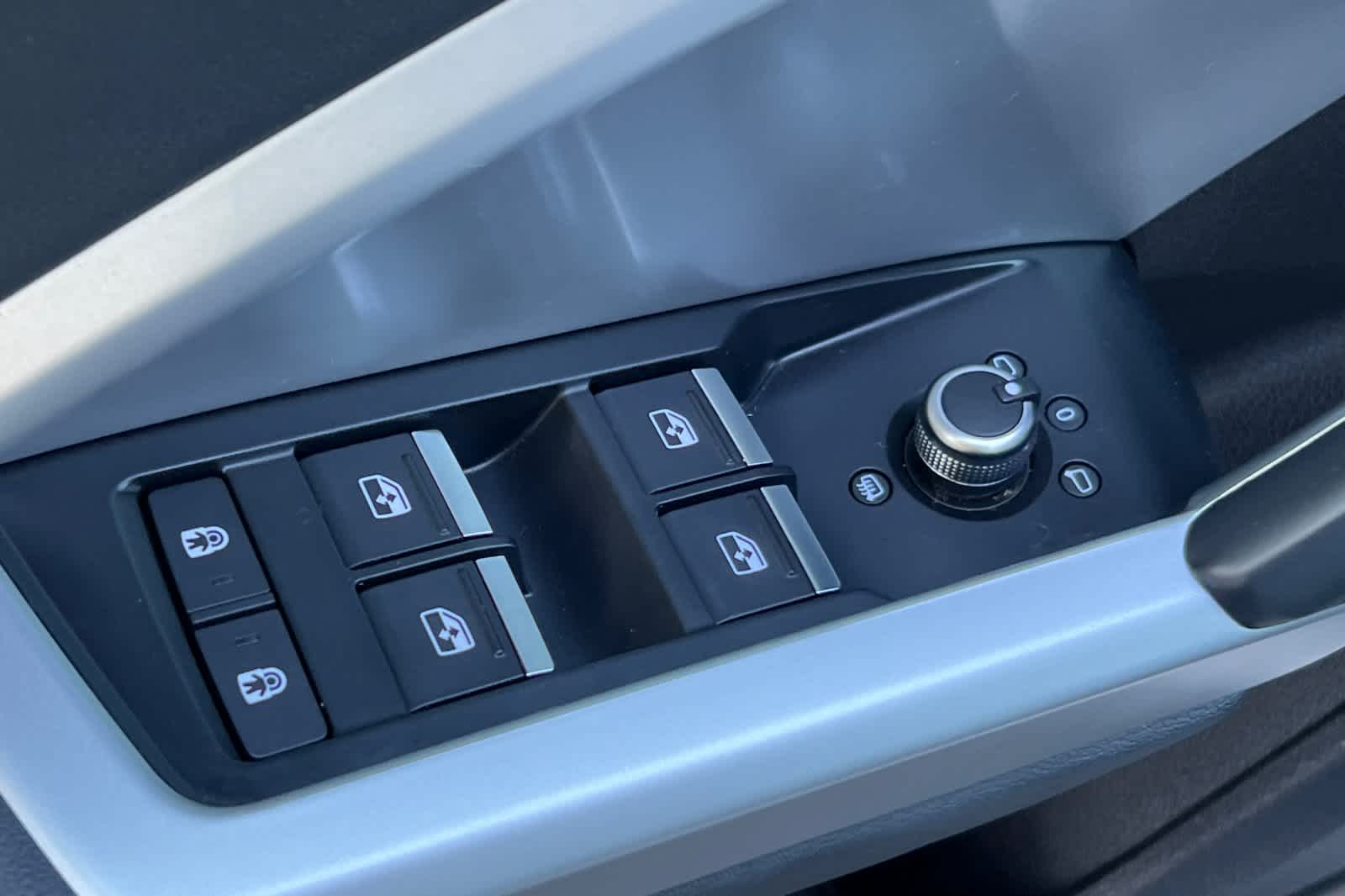 Thumbnail: 2020 Audi Q3 - 13