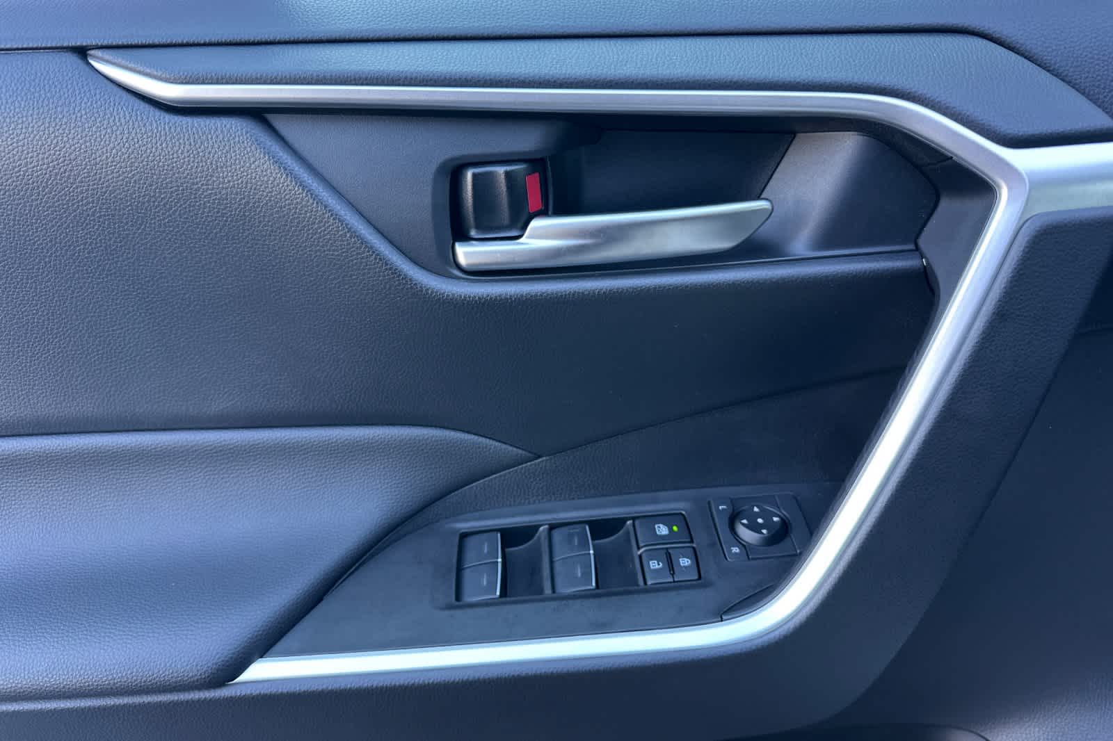 Thumbnail: 2025 Toyota RAV4 - 12