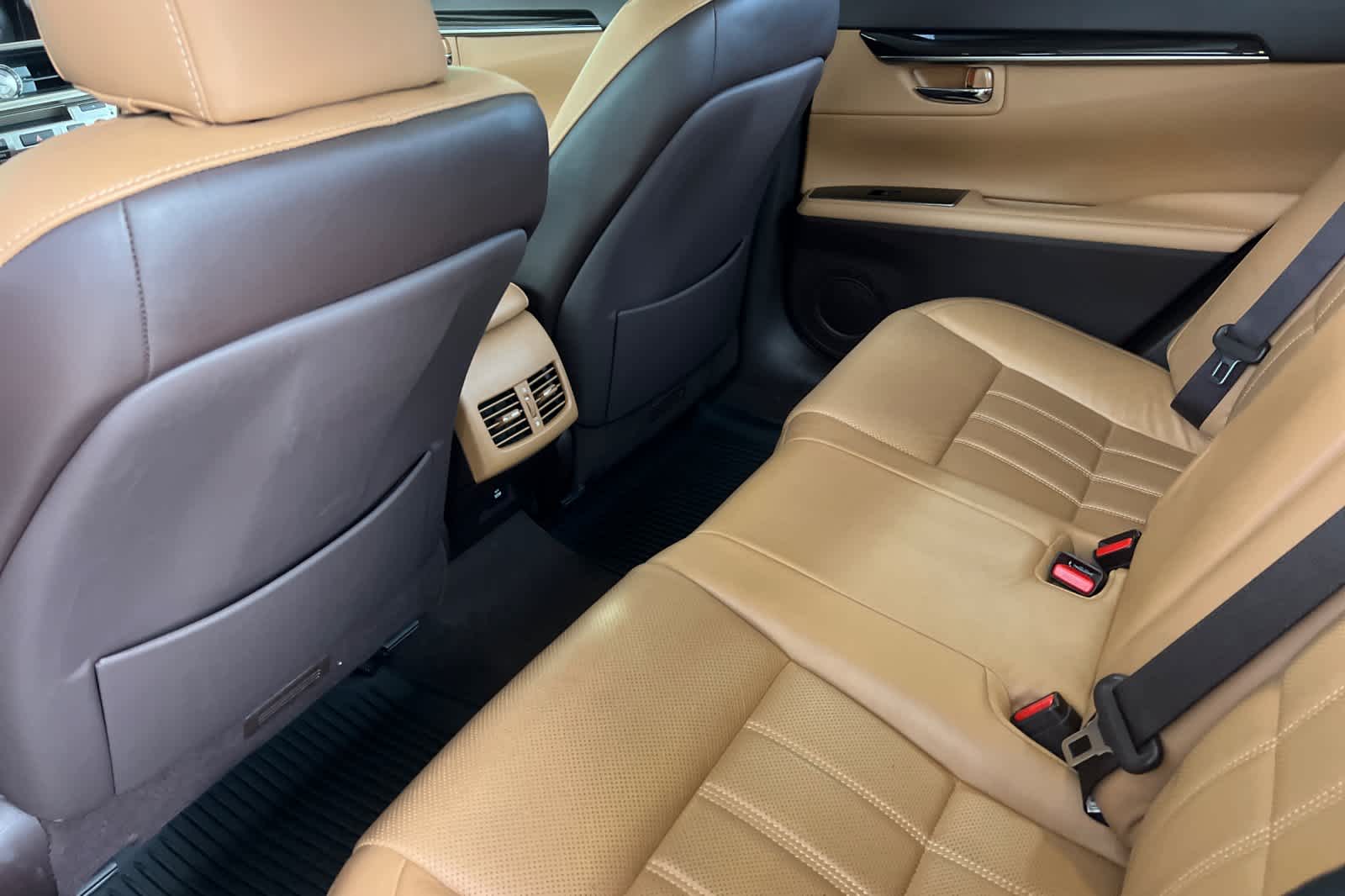 Thumbnail: 2018 Lexus ES - 4