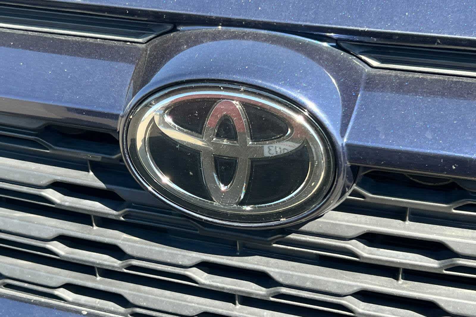 Thumbnail: 2022 Toyota RAV4 - 10
